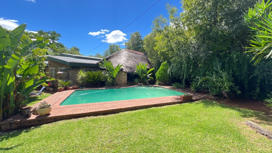 5 Bedroom Property for Sale in Langenhovenpark Free State
